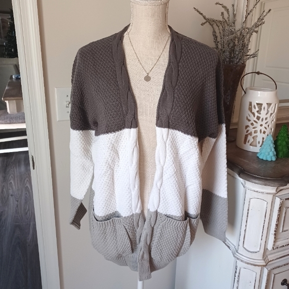 Unbranded Sweaters - Classic Chunky Cable Knit Cardigan with Pockets Size S